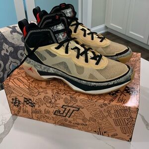 Gently Used Air Jordan 37. Size 11. Tatum PE colorway.